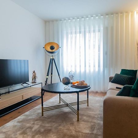 Stunning Apartment W/ Free Parking By Lovelystay ポルト エクステリア 写真