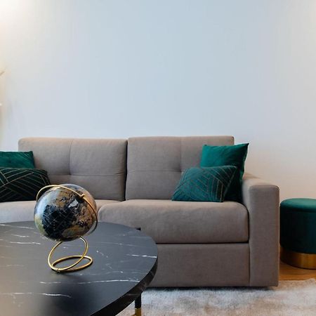 Stunning Apartment W/ Free Parking By Lovelystay ポルト エクステリア 写真