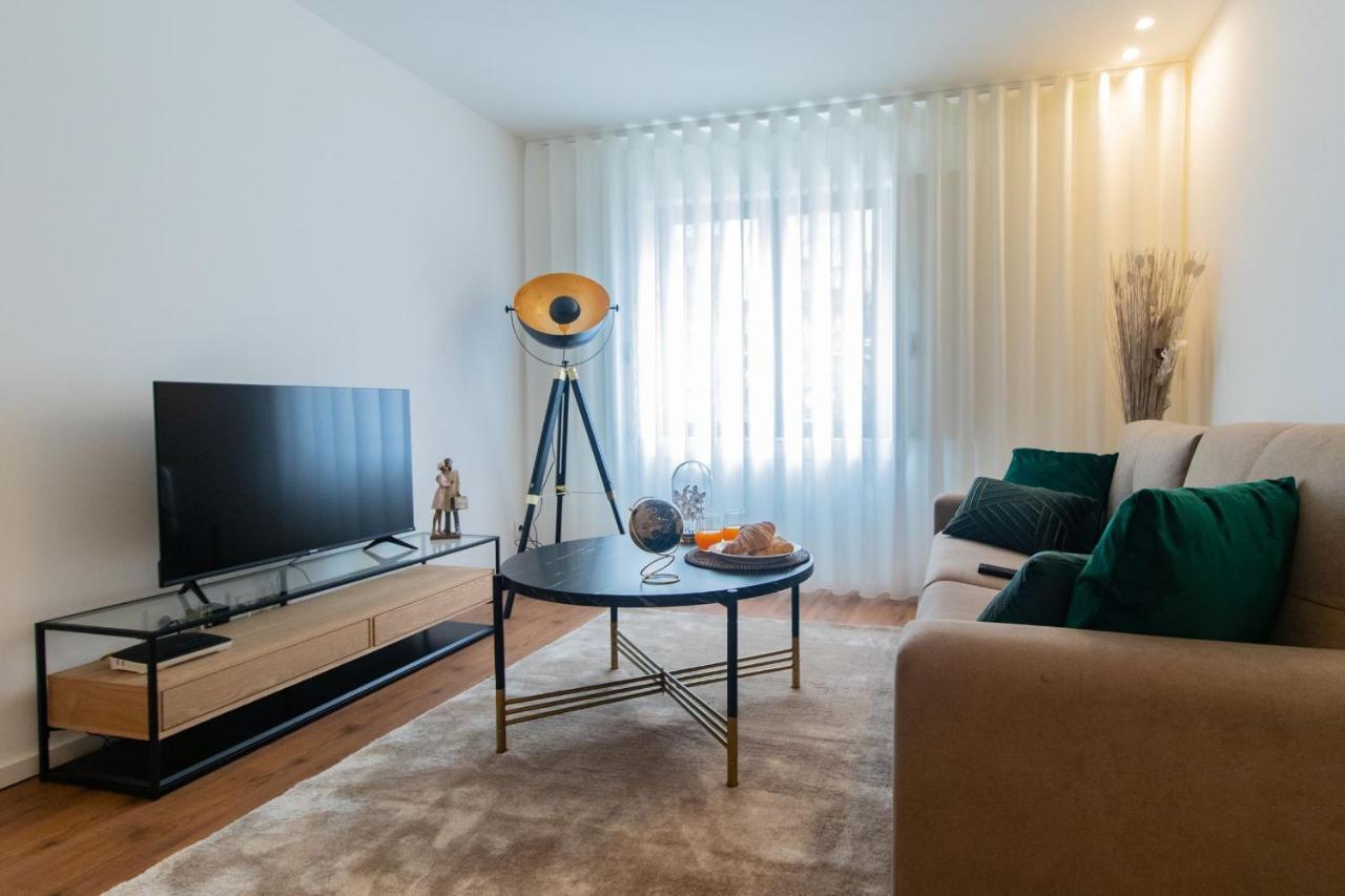 Stunning Apartment W/ Free Parking By Lovelystay ポルト エクステリア 写真