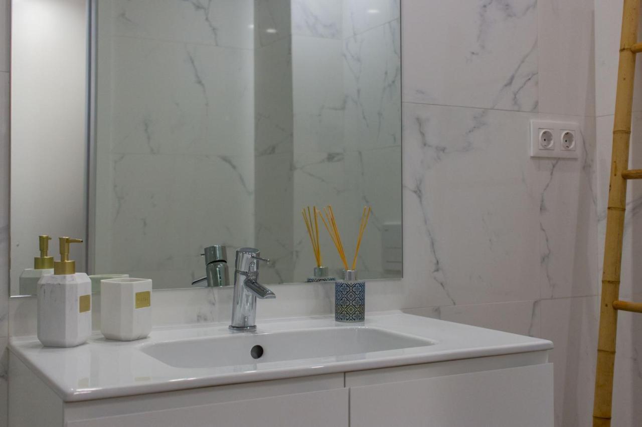 Stunning Apartment W/ Free Parking By Lovelystay ポルト エクステリア 写真