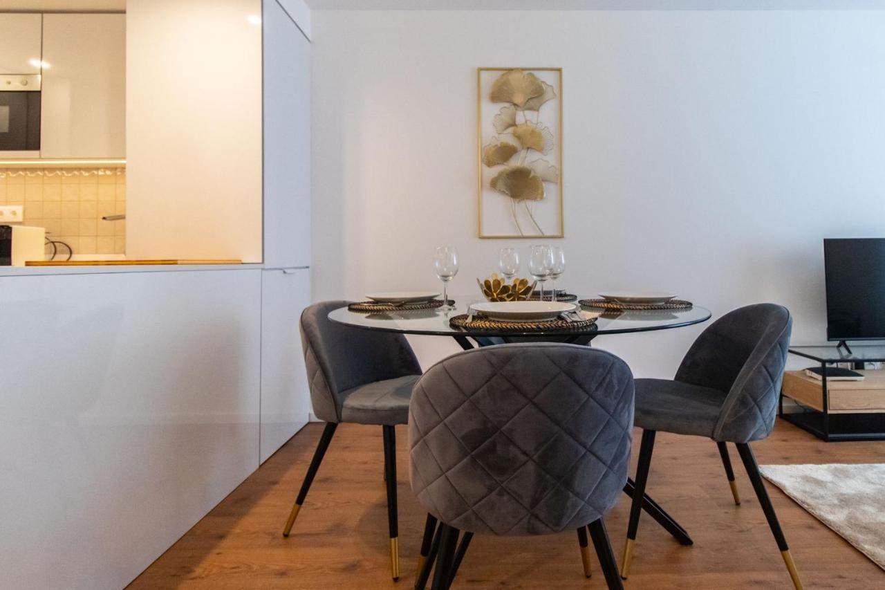 Stunning Apartment W/ Free Parking By Lovelystay ポルト エクステリア 写真
