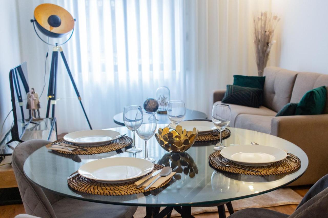 Stunning Apartment W/ Free Parking By Lovelystay ポルト エクステリア 写真