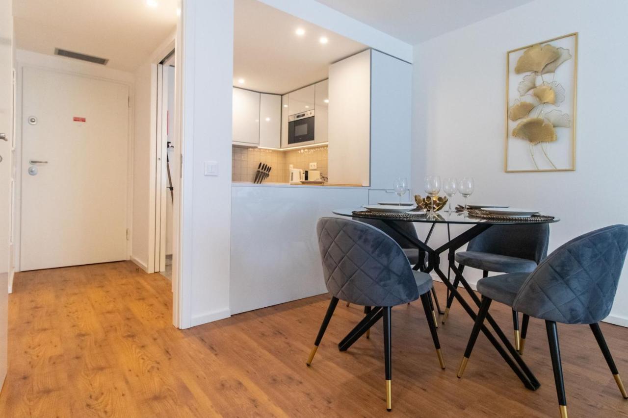 Stunning Apartment W/ Free Parking By Lovelystay ポルト エクステリア 写真