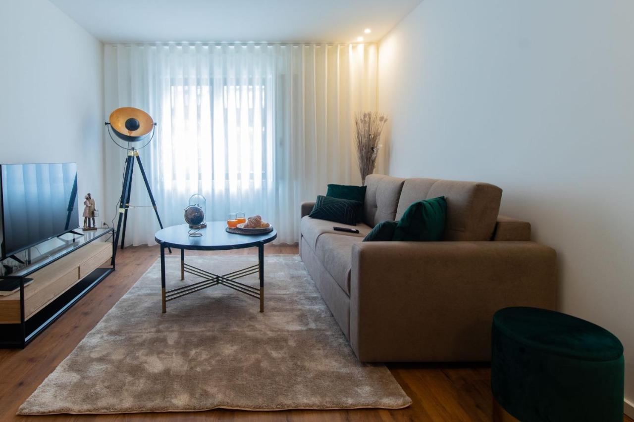 Stunning Apartment W/ Free Parking By Lovelystay ポルト エクステリア 写真